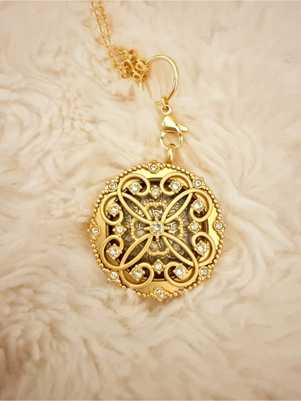 Origami Owl Gold Filigree Crystal Medallion Necklace with diffuser